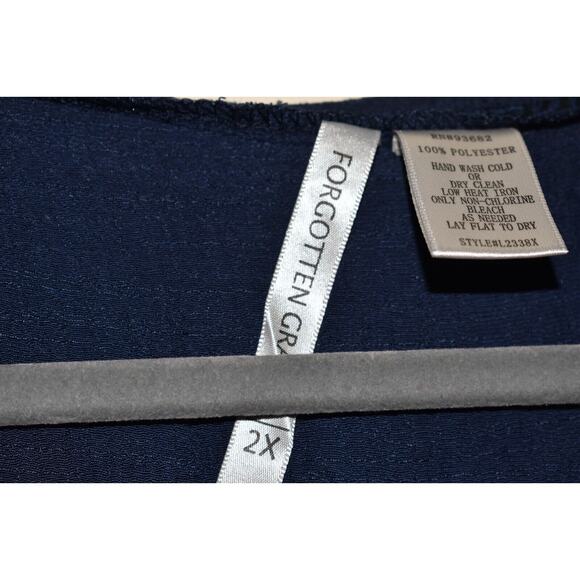 FORGOTTEN GRACE NEW $49 Scoop Neck Lattice Trim Overlay Top in Navy 2X - Picture 4 of 4